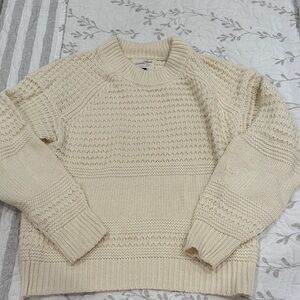 Universal Thread Cream Crew Neck Sweater